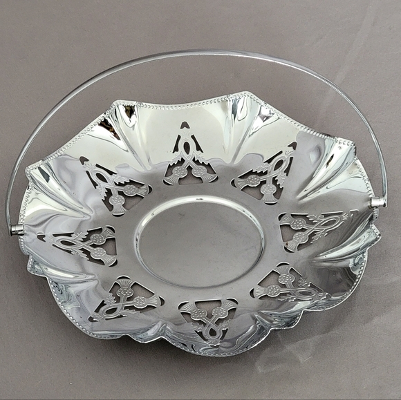 Vintage Tea Time Serving Basket by Penguin Plate - Picture 2 of 4